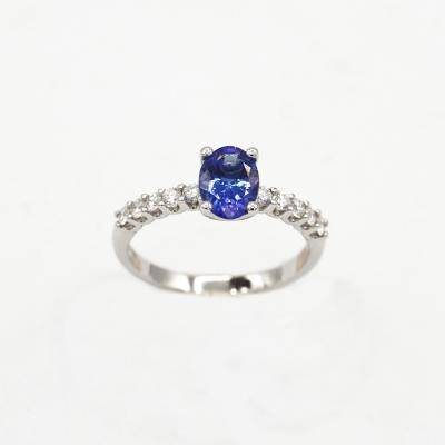 Tanzanite et bague de diamant