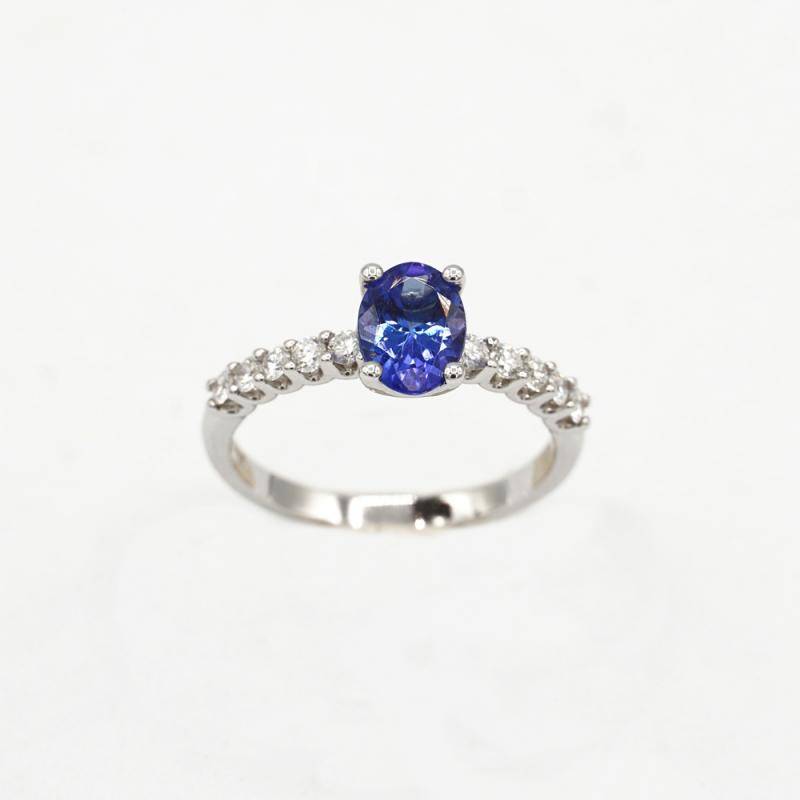 Tanzanite et bague de diamant