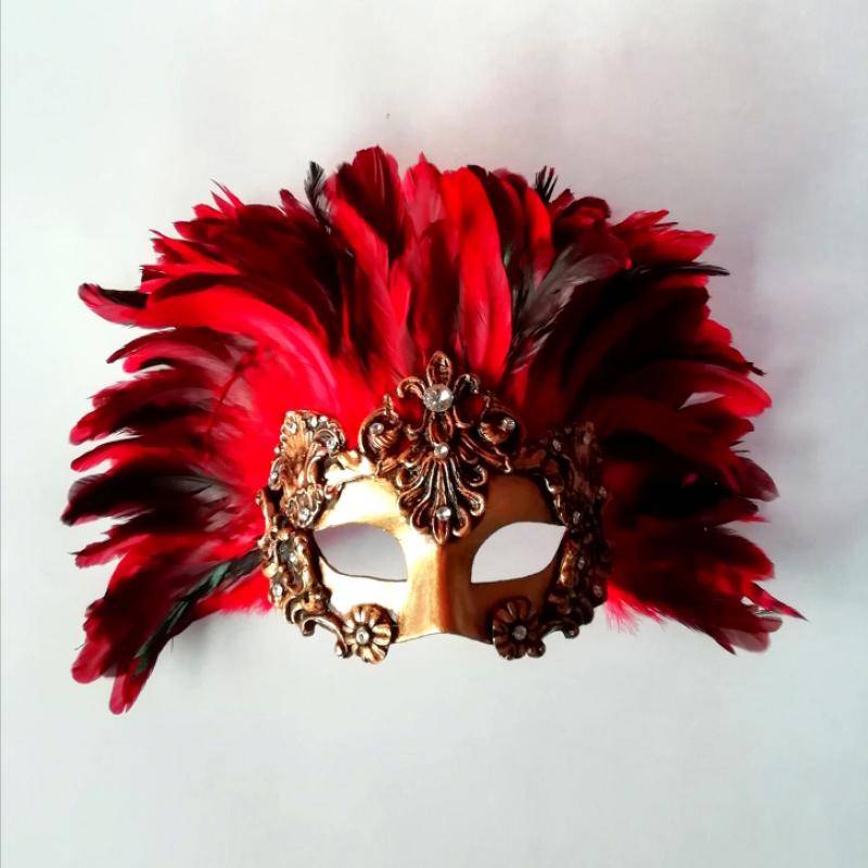 "Colombina"面具，与羽毛