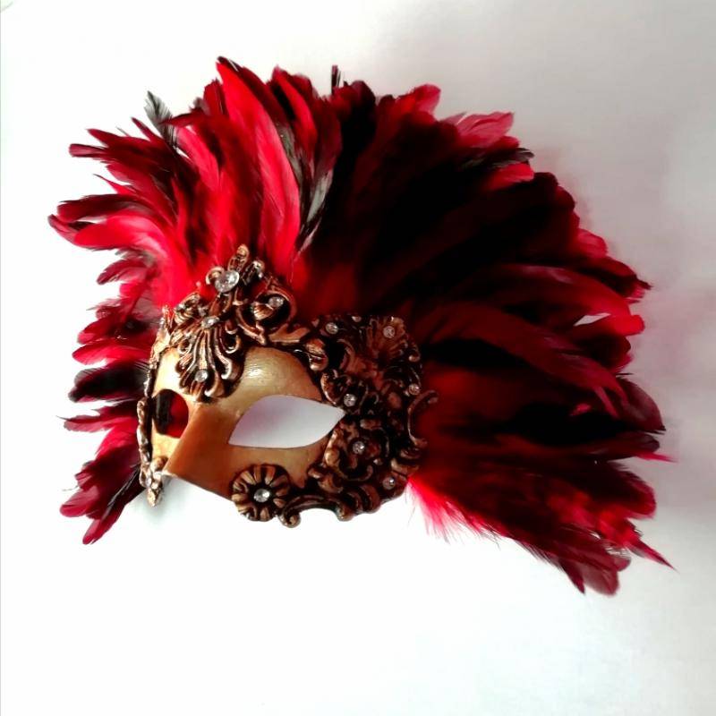 Colombine avec plumes Colombine avec plumes