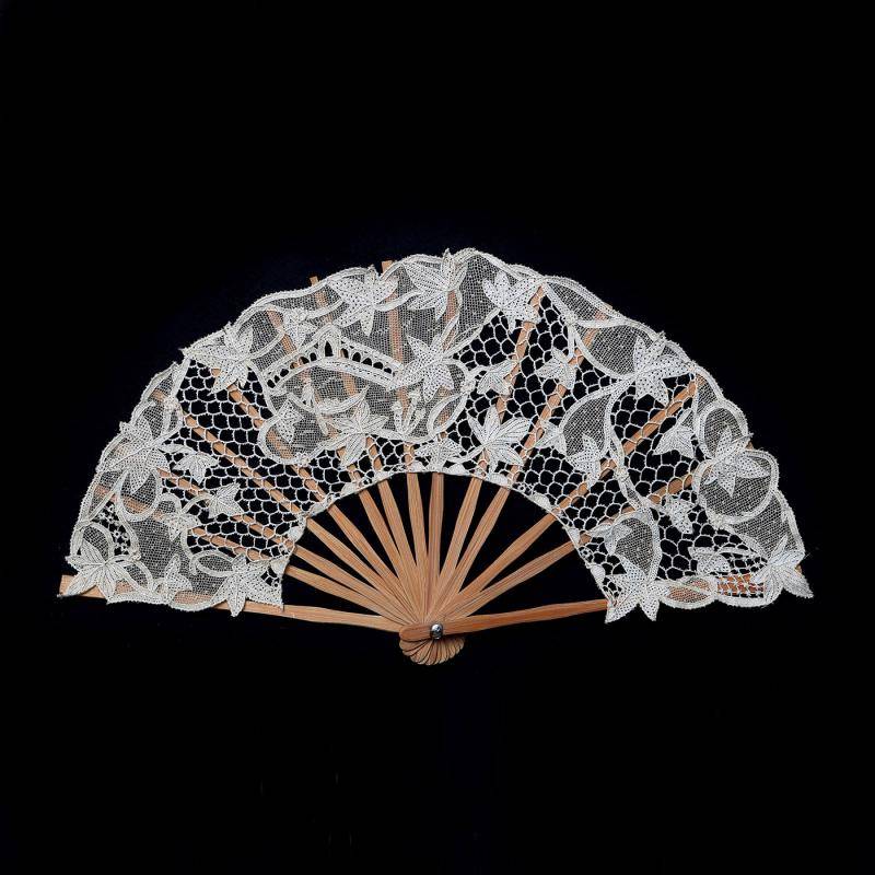 Ventaglio in merletto di Burano Ventaglio in merletto di Burano