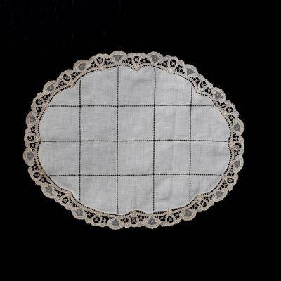 Large oval centrepiece with...