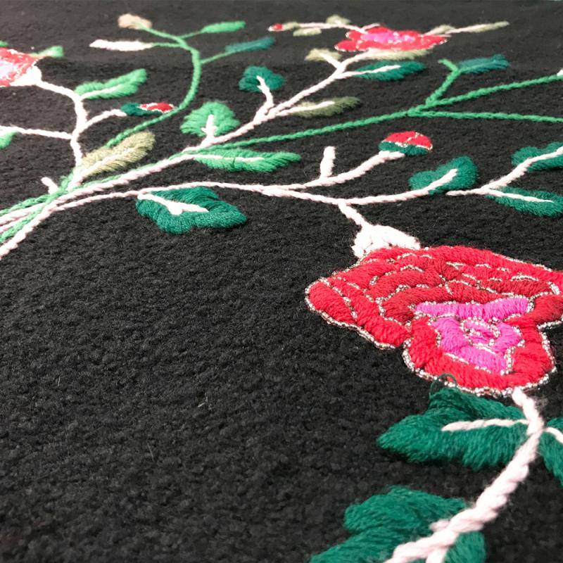 Chal negro bordado ramo de flores Chal negro bordado ramo de flores