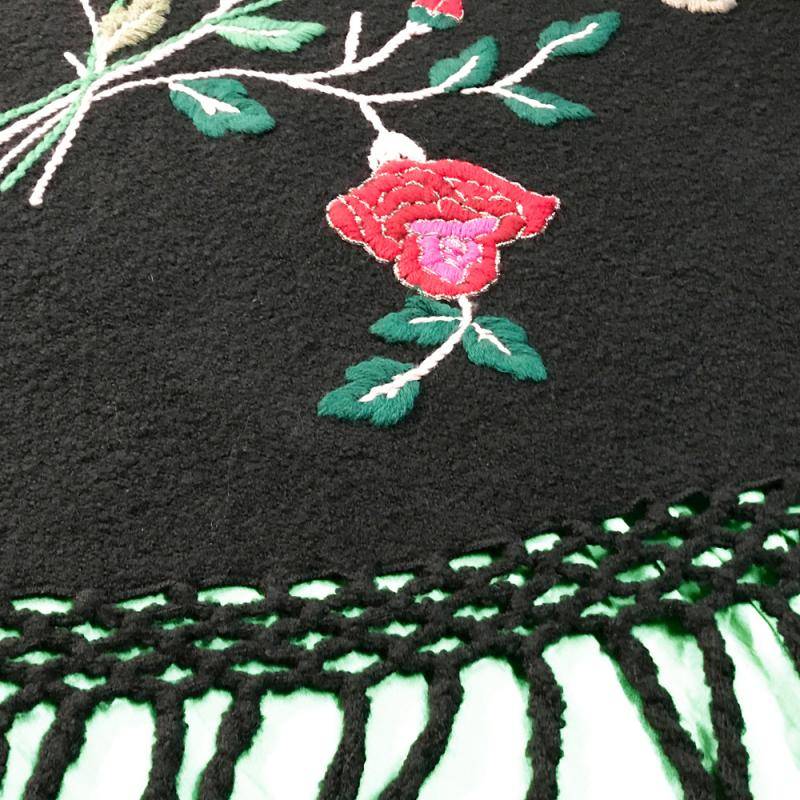 Châle noir broderie bouquet de fleurs Châle noir broderie bouquet de fleurs