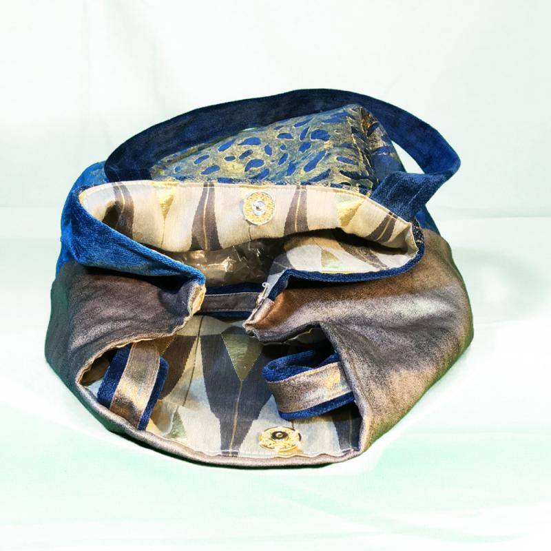 Bolso Teodora de terciopelo azul y... Bolso Teodora de terciopelo azul y...