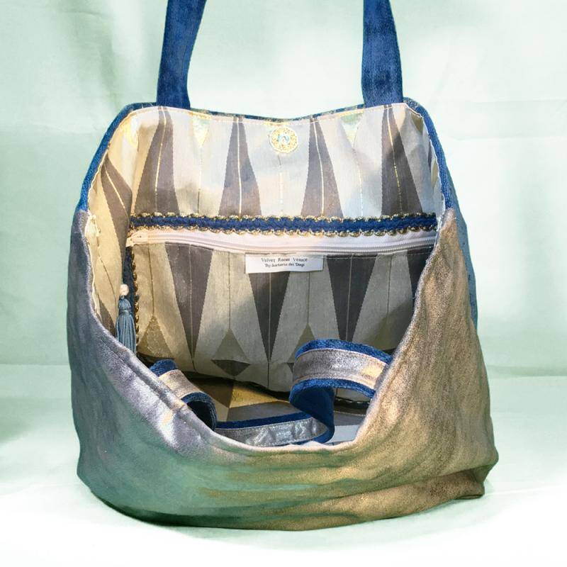 Bolso Teodora de terciopelo azul y... Bolso Teodora de terciopelo azul y...