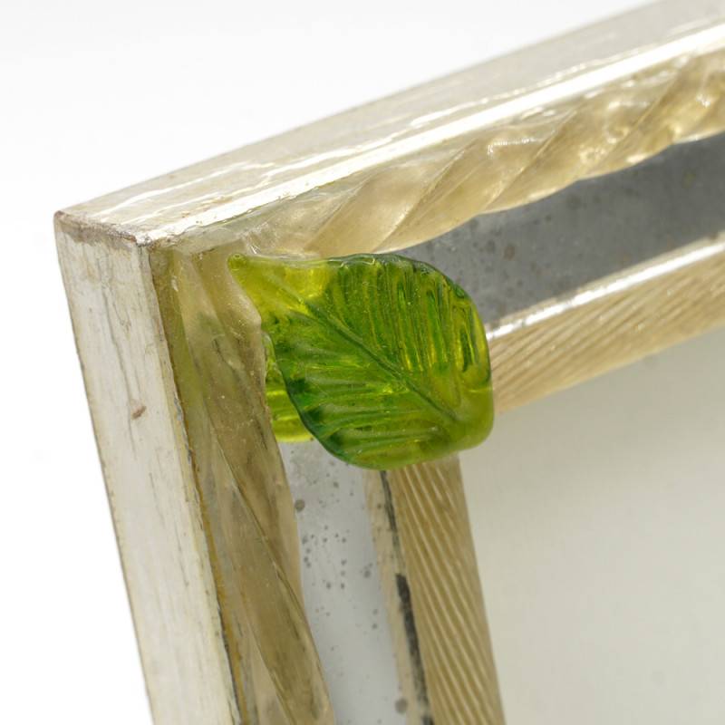 cornice con foglie piccole cornice con foglie piccole