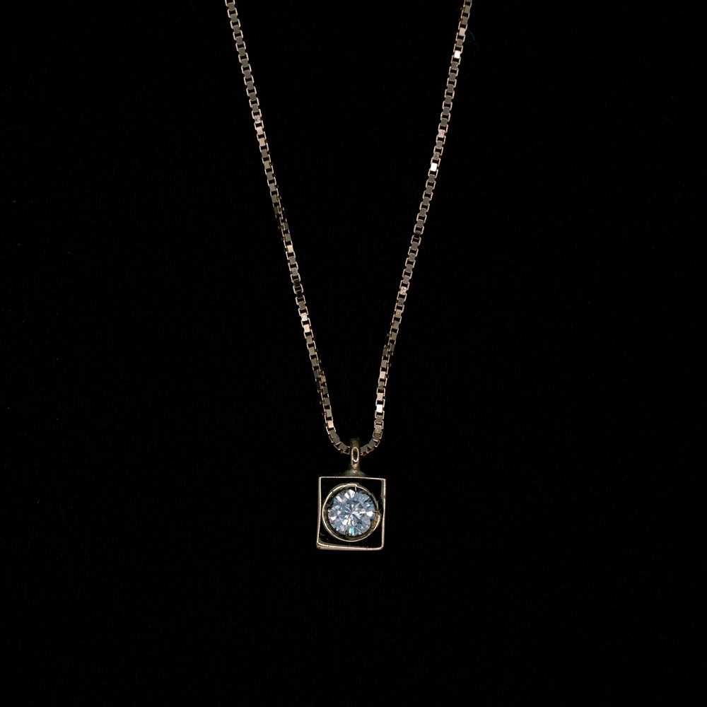 Necklace in yellow gold...