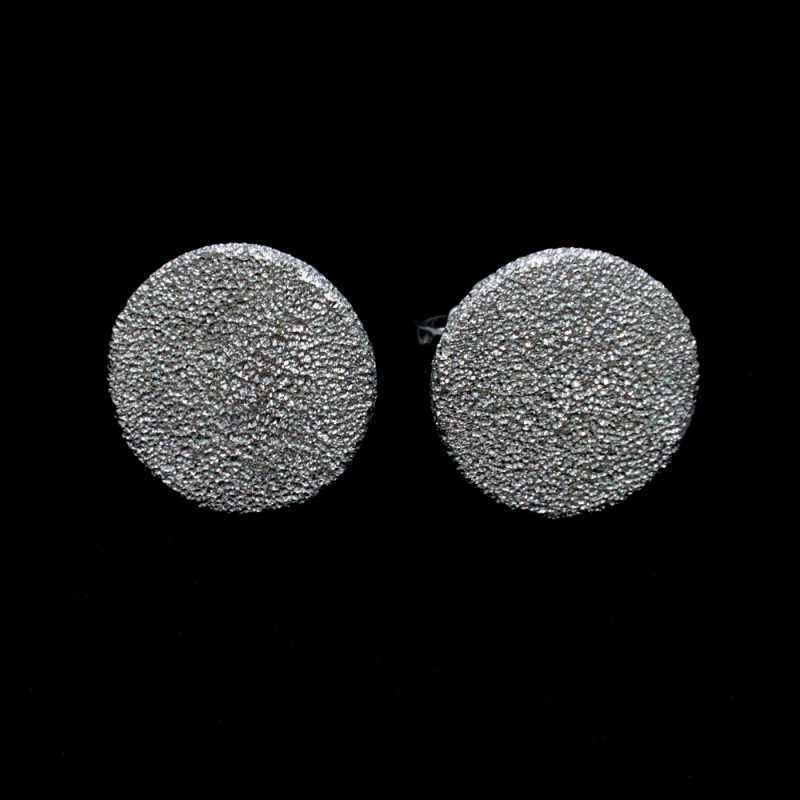 Silver earrings hand engraved with a... Silver earrings hand engraved with a...