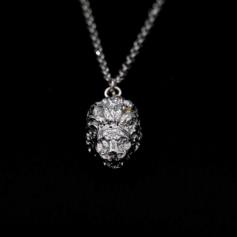 Silver bracelet with hand-engraved lion Silver bracelet with hand-engraved lion