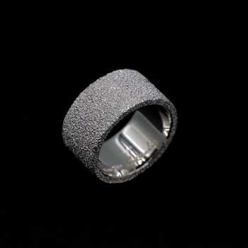 Anello a fascia in argento 925%