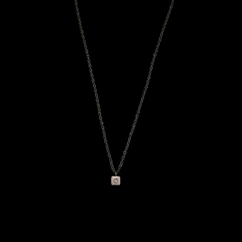 Collana in argento con diamante naturale castone satinato