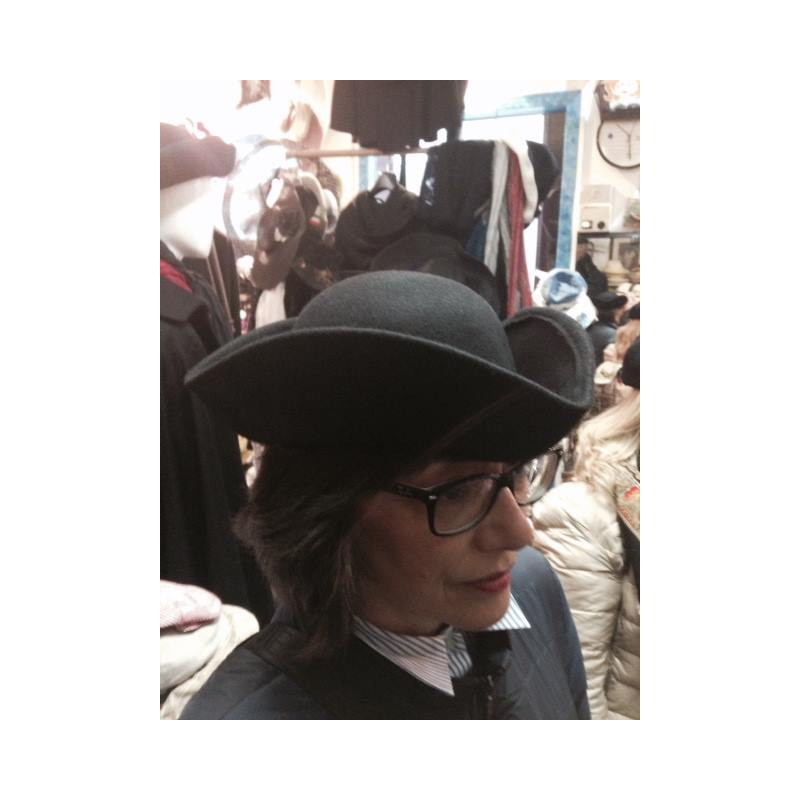 Venetian tricorn - black women's felt... Venetian tricorn - black women's felt...