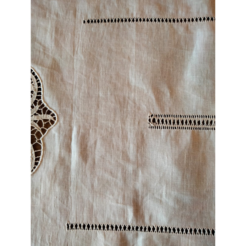 Napperon de table - 2 fleurs Napperon de table - 2 fleurs