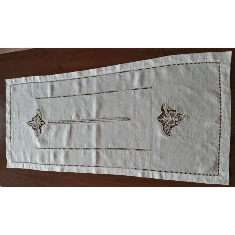 Napperon de table - 2 fleurs Napperon de table - 2 fleurs