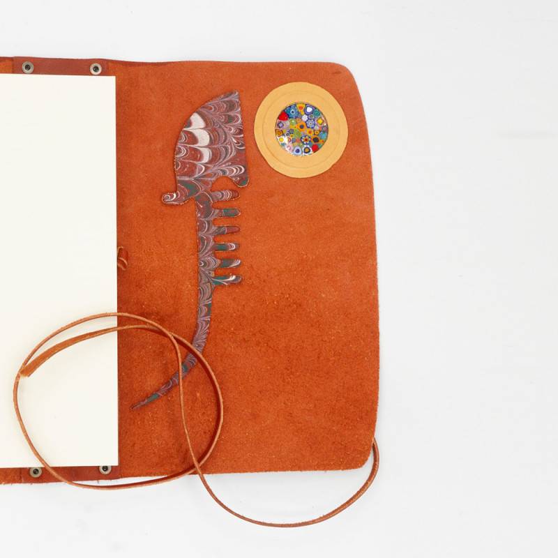 Couverture de livre en cuir avec murrine Couverture de livre en cuir avec murrine