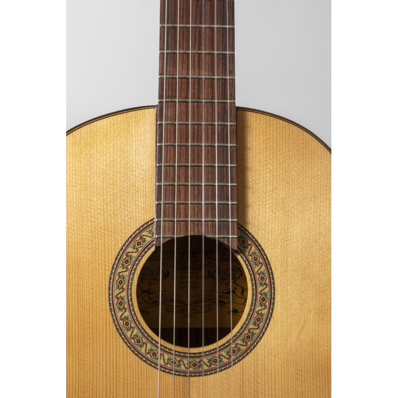 Klassische Gitarre aus Massivholz -... Klassische Gitarre aus Massivholz -...