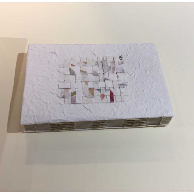 Quaderno dorso esposto filo intrecciato Quaderno dorso esposto filo intrecciato