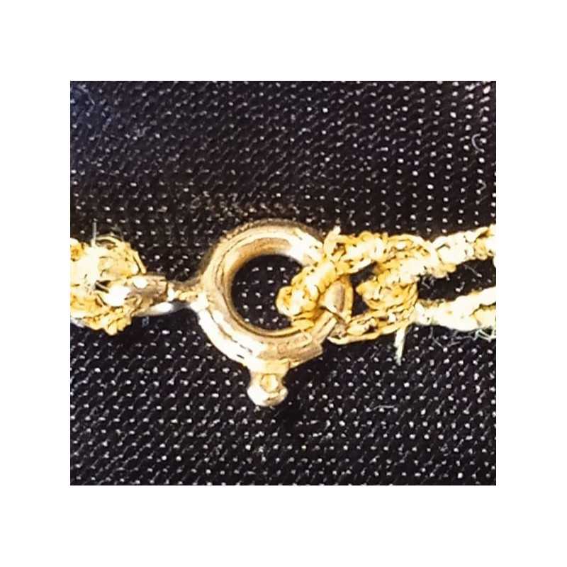 Collier en dentelle à l'aiguille de... Collier en dentelle à l'aiguille de...