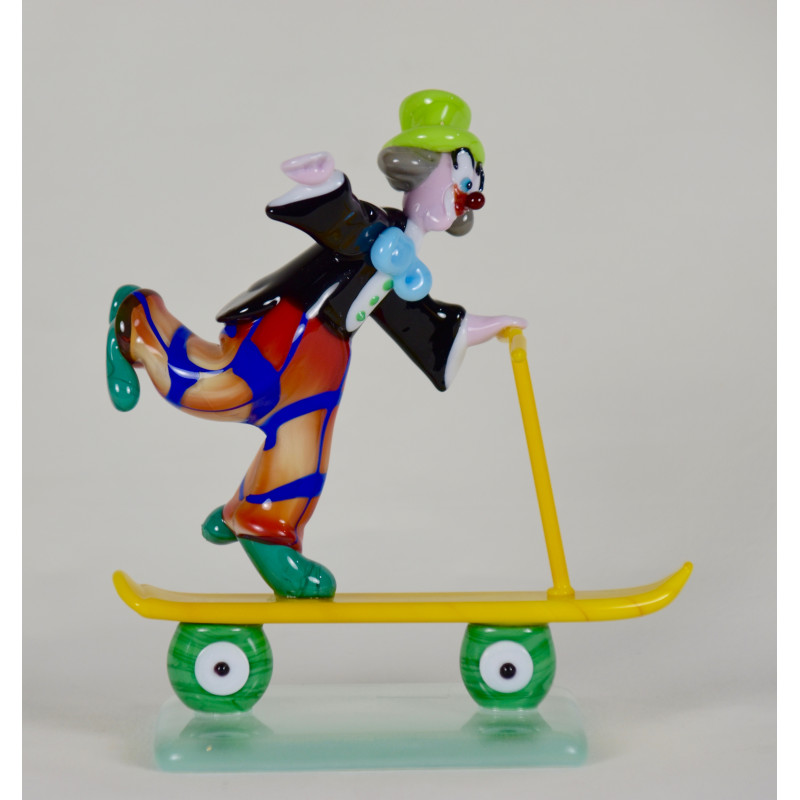 Clown con monopattino Clown con monopattino