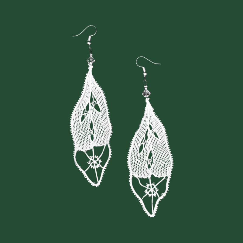 Boucles d'oreilles en coton avec des... Boucles d'oreilles en coton avec des...