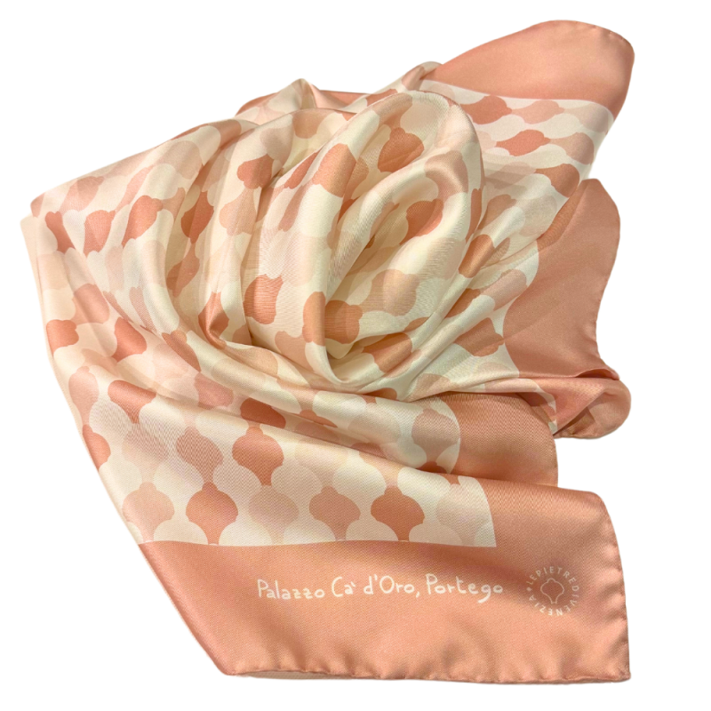 Foulard in twill di seta con motivo... Foulard in twill di seta con motivo...