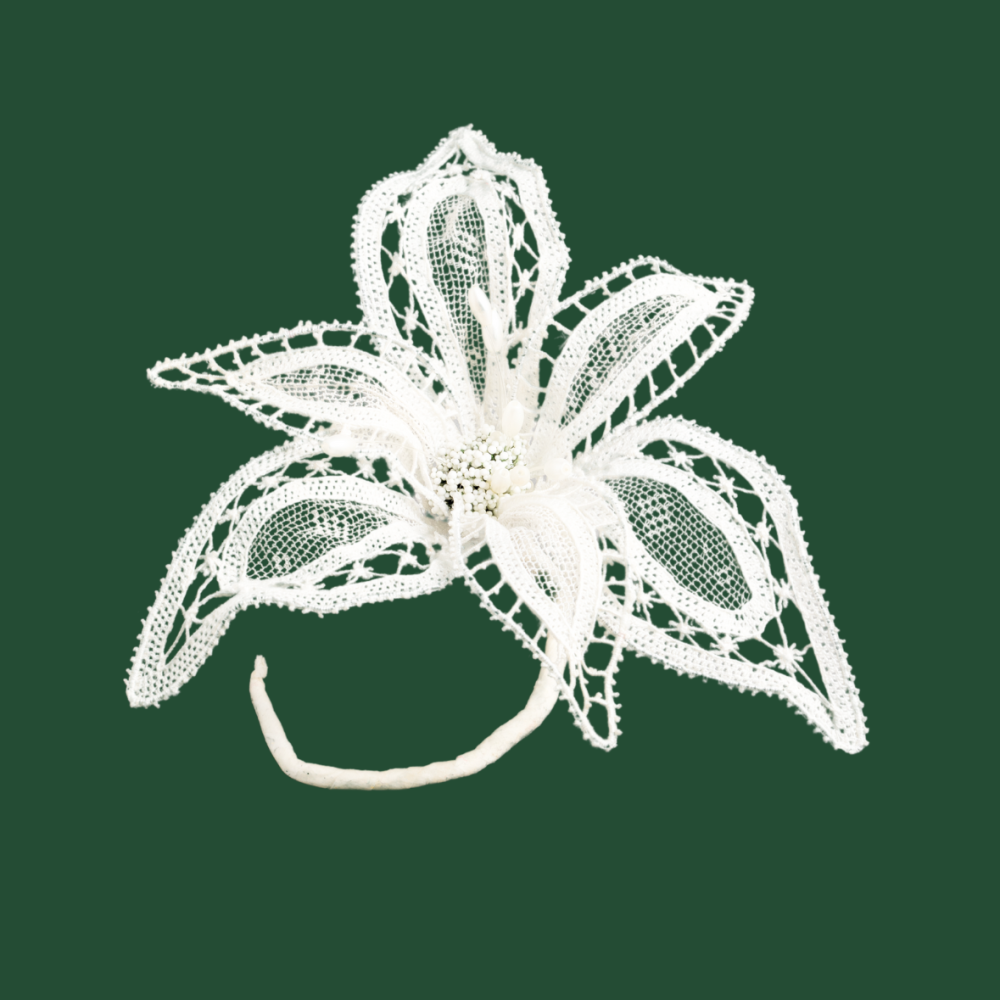 Белый цветок в буранском...