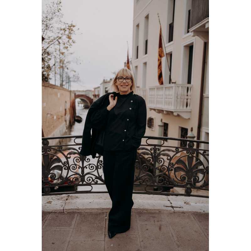 Blusa Clematide nera con il colletto... Blusa Clematide nera con il colletto...